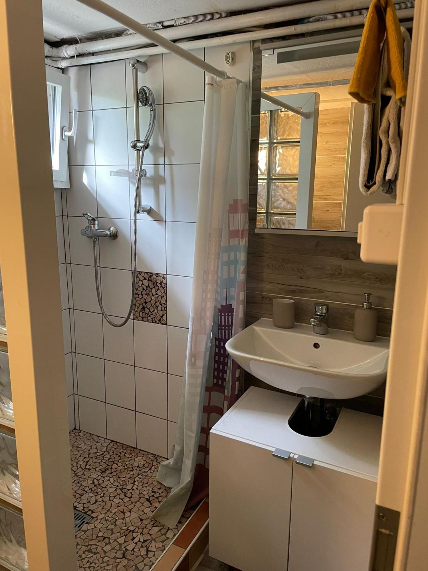 Appartement 1 pièce entresol 30 m2 proche du centre et bain thermal Yverdon-les-Bains Extérieur photo